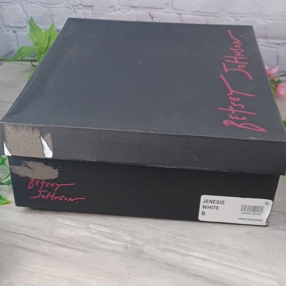 Betsey Johnson Jenesis NEW - Picture 8 of 8